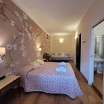 Baribello - 3 Bedrooms 3 Bathrooms - Station Daire Bari