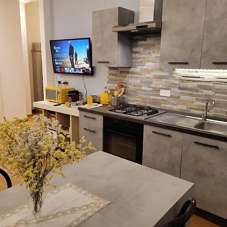 Baribello - 3 Bedrooms 3 Bathrooms - Station Apartment Bari